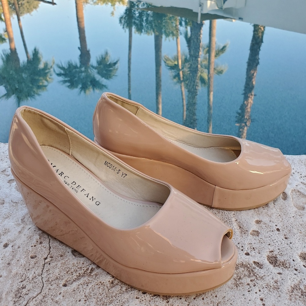 Marc Defang Nude Patent Peeptoe Wedges 7 8 NWOT